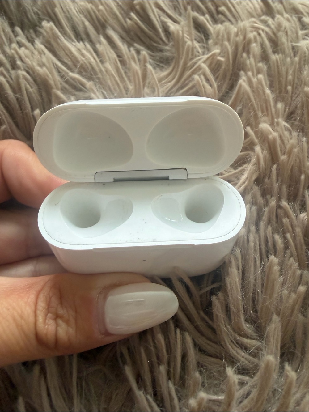 Gen 3 Apple White Wireless Earbuds with MagSafe case - Glossy White